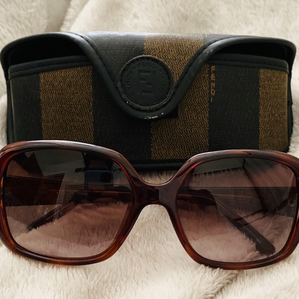 FENDI sunglasses with Vintage Case